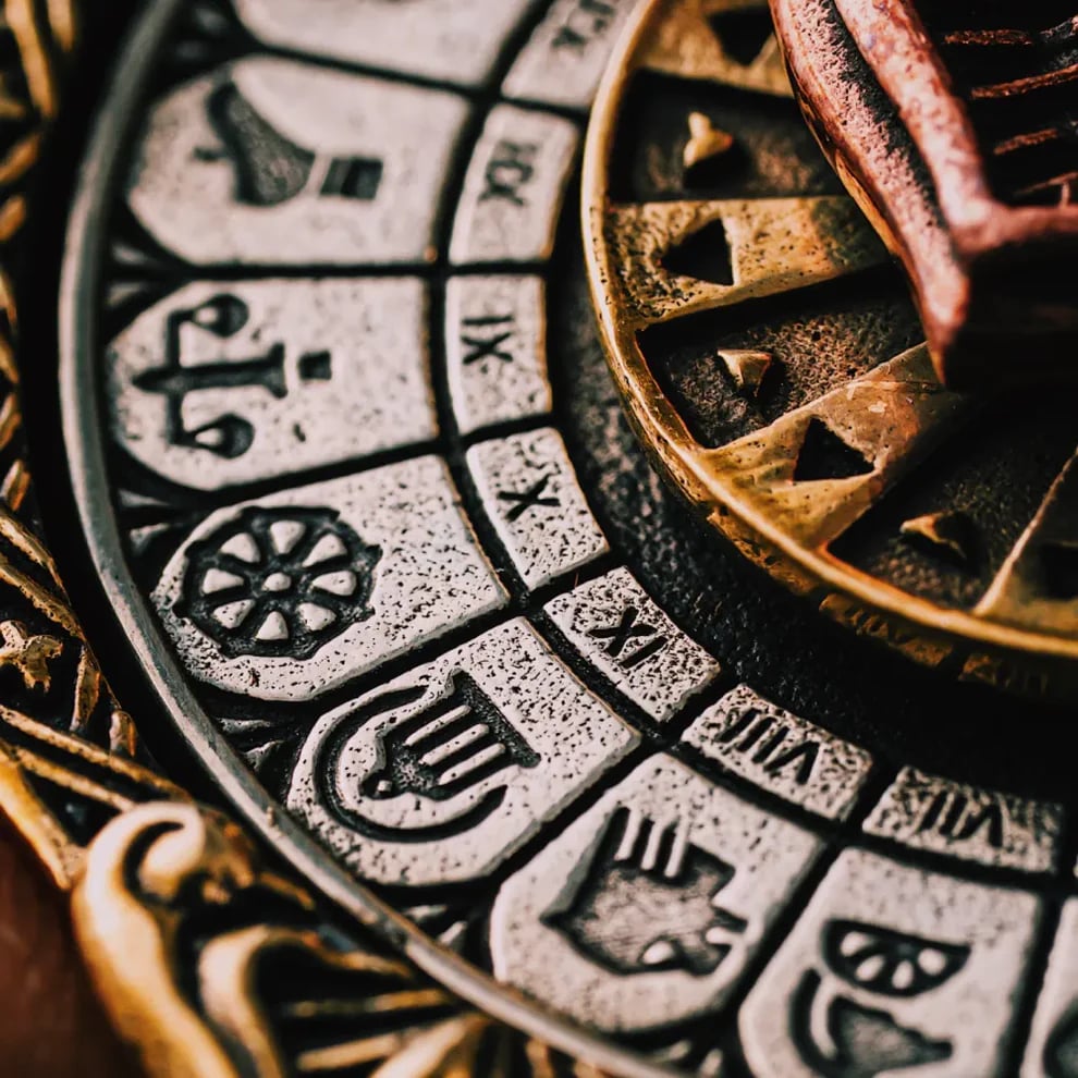 🔥👁️‍🗨️Handmade Tarot Vision Pendant: Connect to Cosmic Wisdom Anytime(Buy 2 Free Shipping Now))